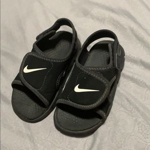 Nike sandals size 7